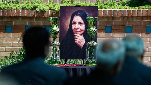بانوی غزلهای ایمان؛ شاعری که واژههایش بوی انقلاب و عاشورا میداد