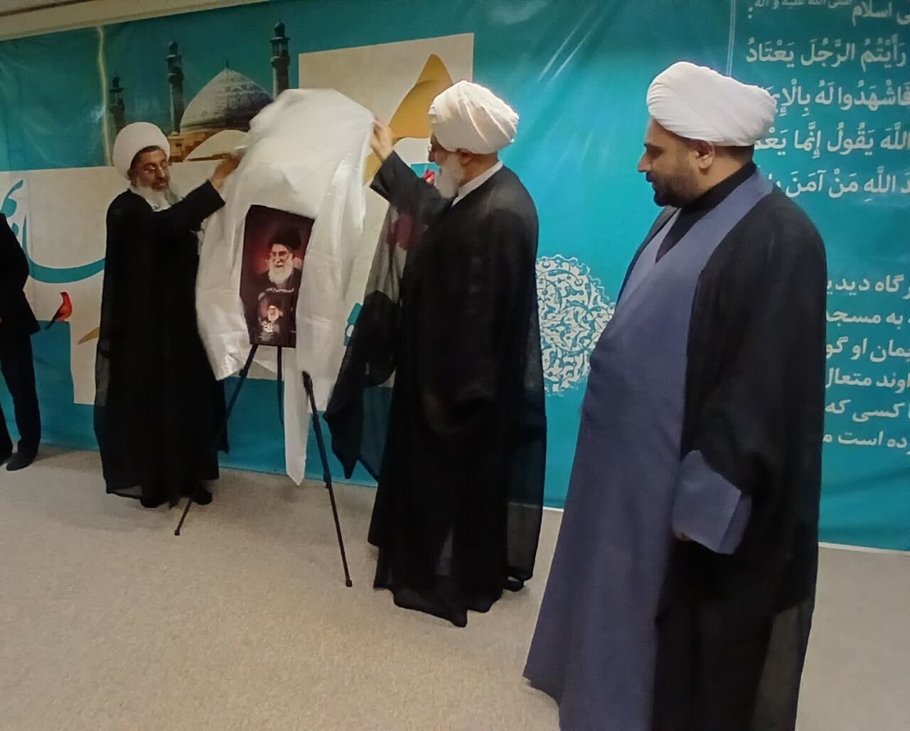 آقای شهید ایران در حکمرانی ادبی به تربیت کمتر از حافظ و سعدی قانع نبودند