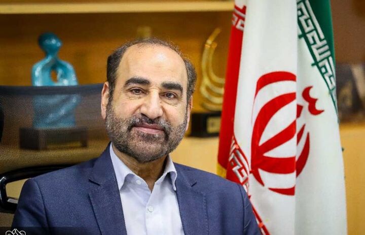 انعکاس هویت ادبی ایران در محفل رهبر شهید با شاعران