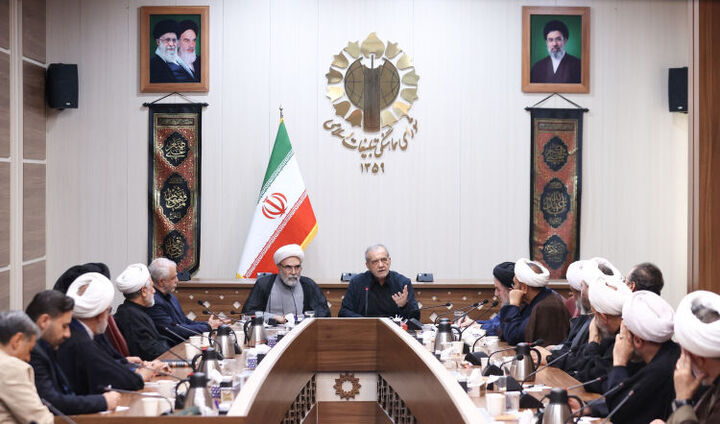 پزشکیان: مسجد باید به پایگاهی برای مسئولیت‌پذیری اجتماعی تبدیل شود
