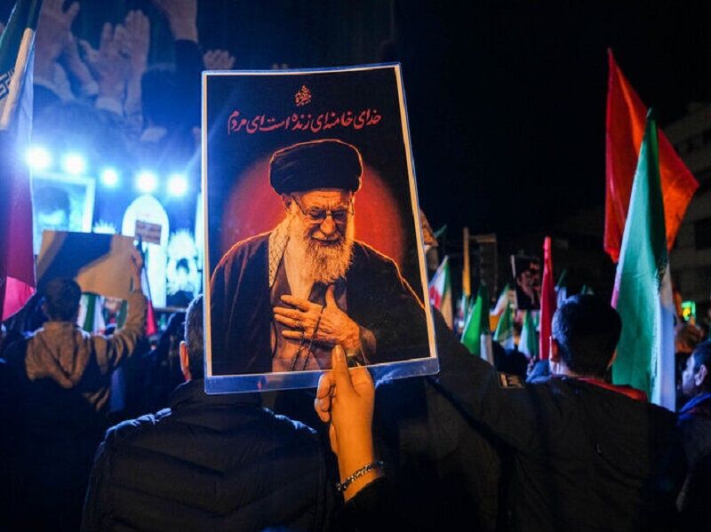 بچه های مسجد امام جعفرصادق(ع) روایتگر سیره «رهبر شهید» برای زائران وداع می شوند