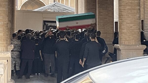 ورود پیکر مطهر رهبر شهید انقلاب به مصلی تهران+ فیلم
