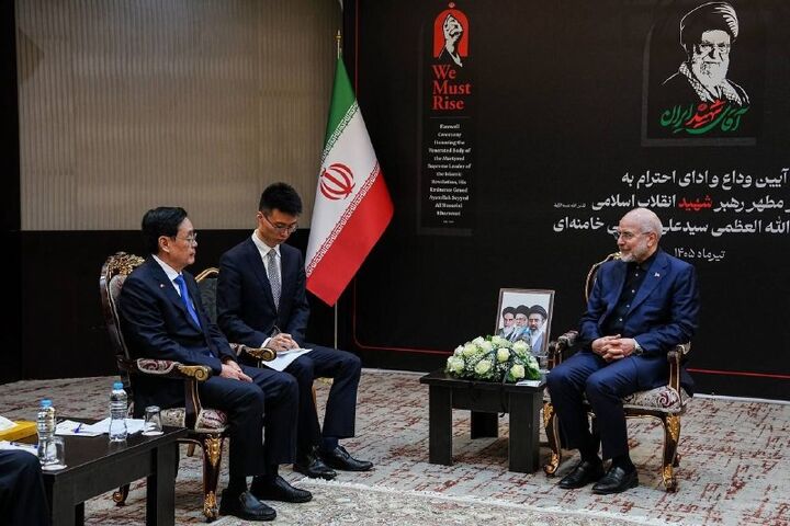 ارتقای روابط راهبردی ایران و چین ضروری است/ هرگونه دخالت آمریکا در تنگه هرمز را اجازه نمی‌دهیم