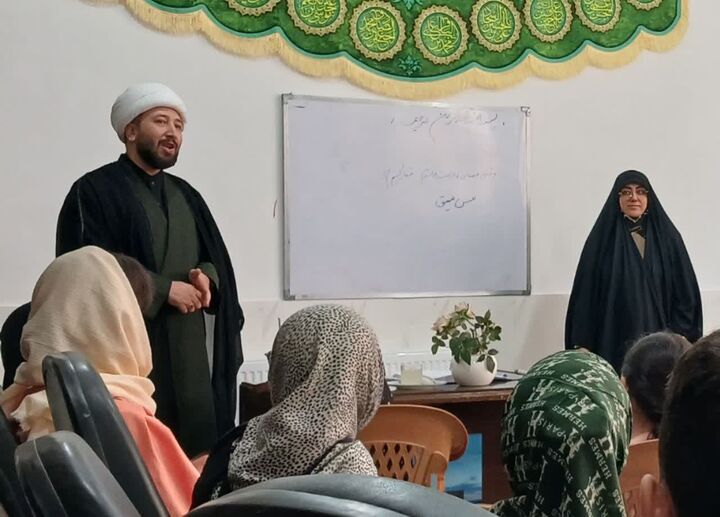 امام جماعت مسجد جلالی از کارگاه «قهرمان احساسات» ویژه کودکان بازدید کرد