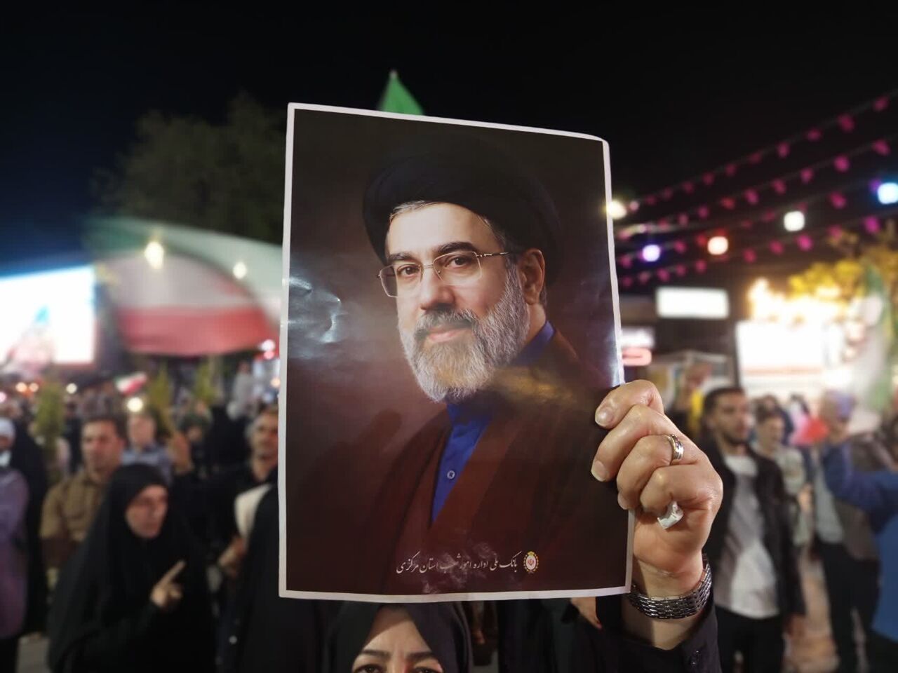 «فکر نمیکردم روز وداع برسد»؛ روایت حاضران در میدان شهدا از غمی که مبدأ قیام شد
