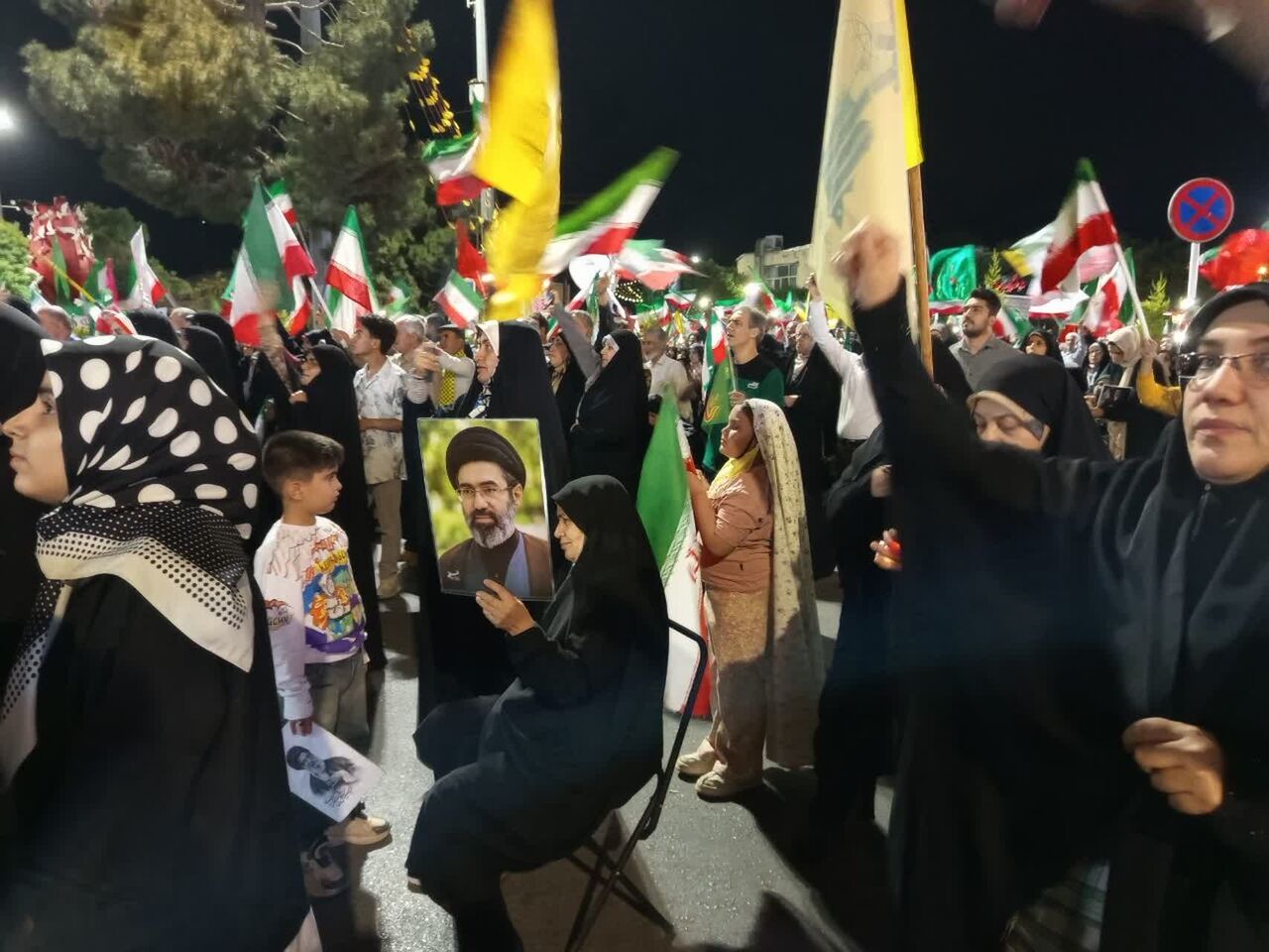«فکر نمی‌کردم روز وداع برسد»؛ روایت حاضران در میدان شهدا از غمی که مبدأ قیام شد