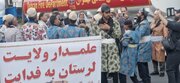 مصلی از هر نگاه زبان باز کرده است ...