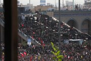 حضور پرشور عزاداران در مصلای تهران پیش از آغاز رسمی مراسم وداع با رهبر شهید انقلاب