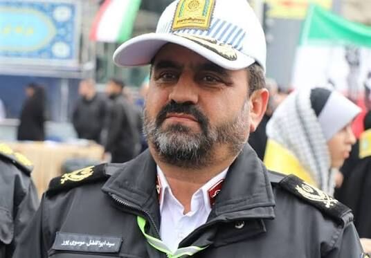 هدایت زائران در ورودی‌های تهران به پارکینگ‌ها