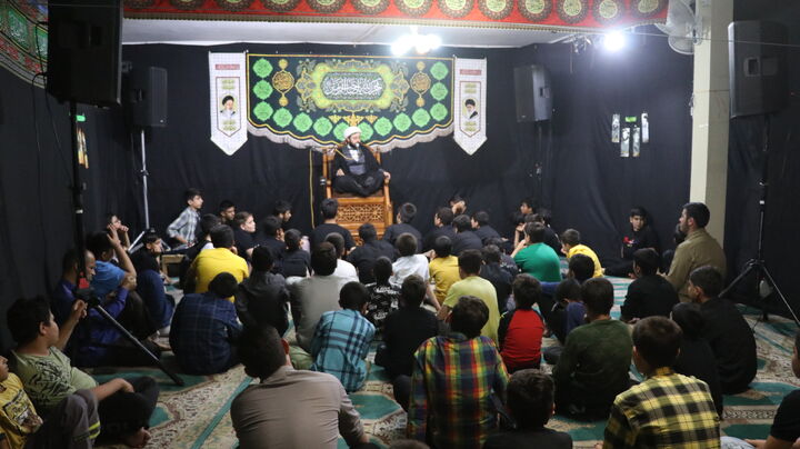 پذیرایی مسجد امام حسن مجتبی(ع) قم از روزانه ۱۵ هزار زائر آقای شهید