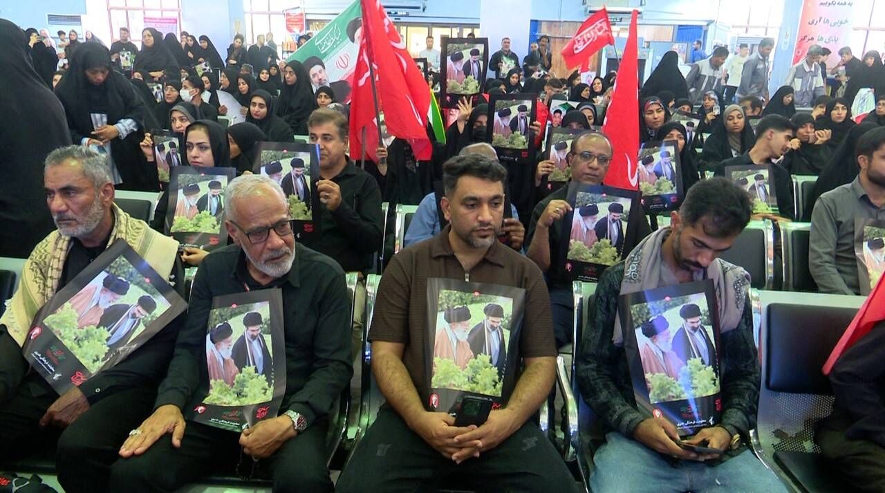 نخستین گروه از زائران هرمزگانی برای حضور در مراسم تشییع رهبر شهید اعزام شدند