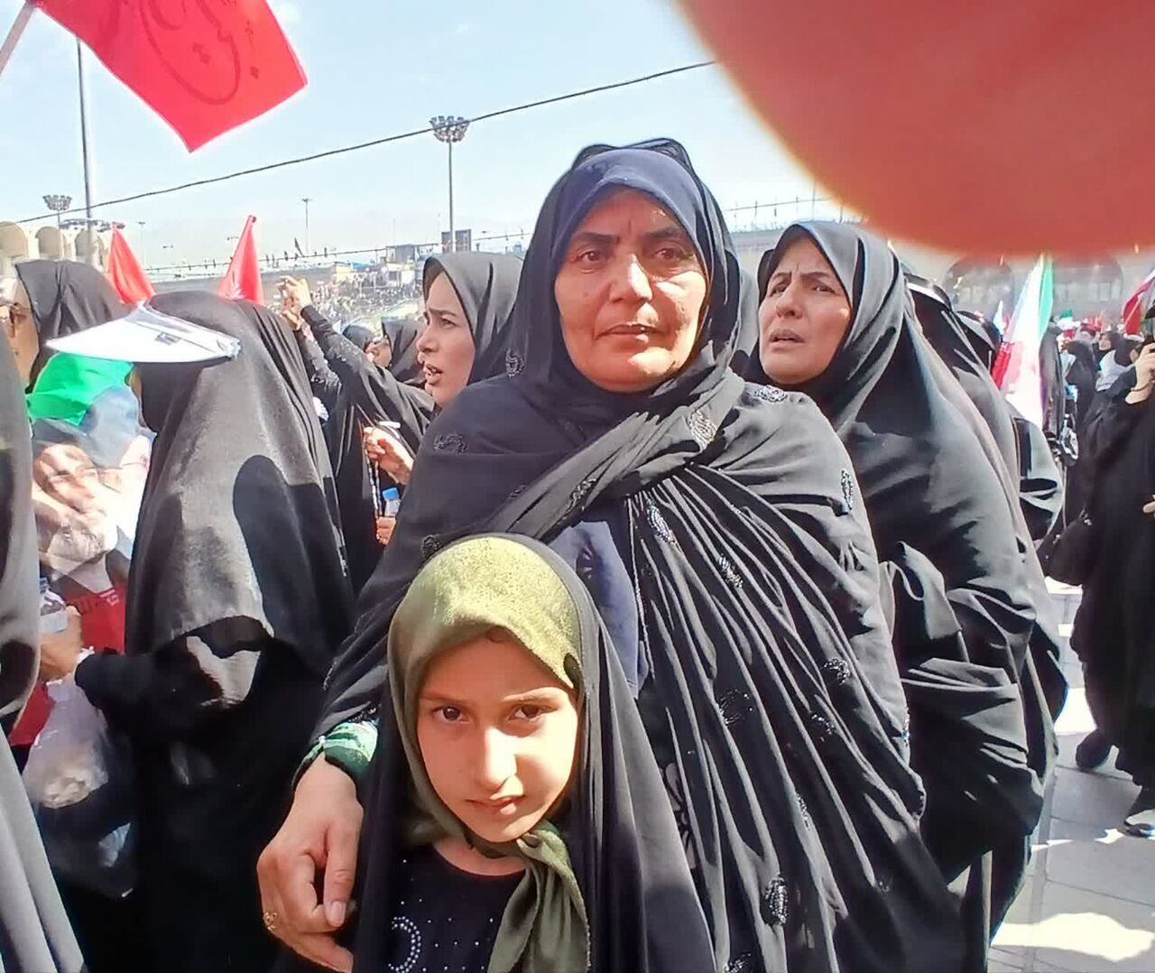 دختری روی ویلچر، زنی زیر آفتاب، مادری از لردگان؛ روایت سه دل که برای وداع آمدند