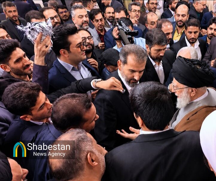 از کلاس درس تا محفل شاعران انقلاب؛ روایت معلم جوان زیرکوهی از تحقق آرزوی دیدار رهبر شهید