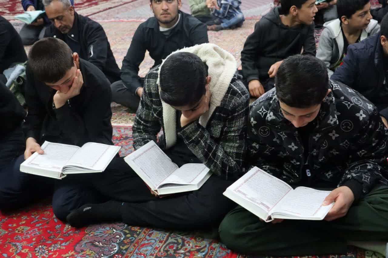 طنین کلام وحی در مسجد جامع کلاته اسد؛ محفل قرآنی به یاد رهبر شهید