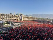 بالا رفتن پرچم‌های خون‌خواهی در مصلی تهران