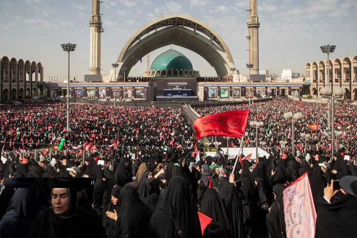 اقامه باشکوه نماز بر پیکر قائد شهید، جلوه‌ای از انسجام ملی و توجه جهانی به ایران بود
