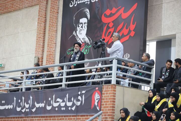 همایش بزرگ «باید برخاست» در تبریز برگزار شد