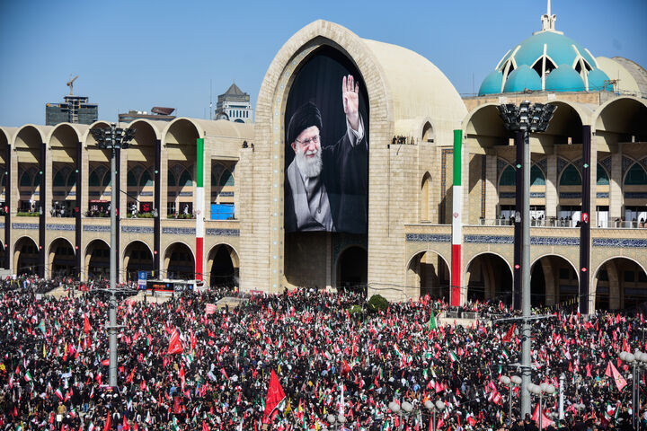تمدید وداع با پیکر «آقای شهید ایران» در تهران تا ساعت ۲۲