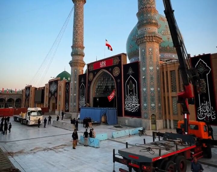 آماده سازی جایگاه ویژه اقامه نماز بر پیکر «آقای شهید ایران» در مسجد مقدس جمکران