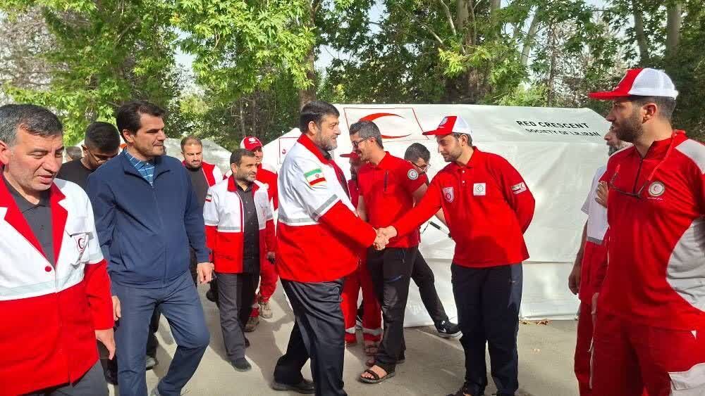 استقرار یک هزار و ۸۰۰ چادر اسکان اضطراری در پارک ملت تهران توسط هلال احمر مرکزی