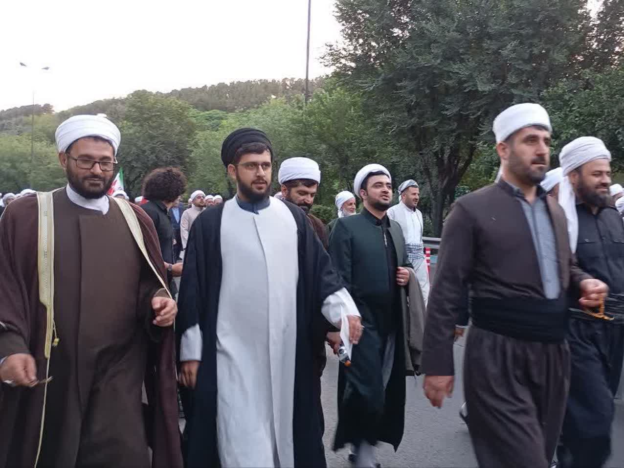 جلوه وحدت در مصلای تهران؛ همراهی علمای کردستان با امت اسلامی