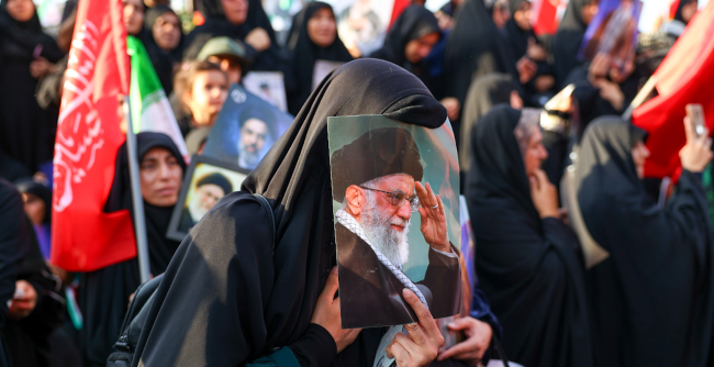 حزن ماندگار،عهد جاودان بچه های مسجد در تشییع رهبر جان فدای انقلاب