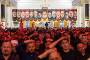 عزاداری زائران حرم بانوی کرامت در سوگ آقای شهید ایران
