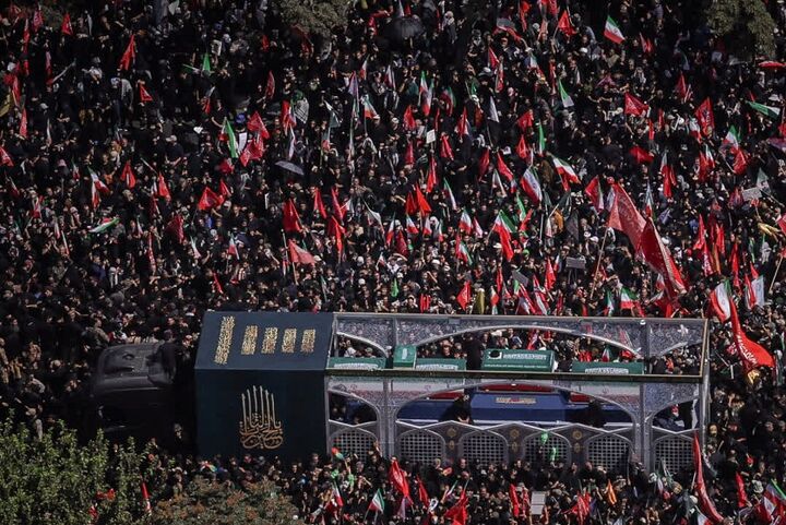 پیکر امام شهید به میدان آزادی رسید