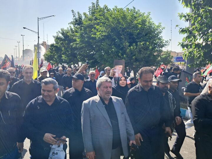 حضرتی: دنیا تماشاگر قدرشناسی ملت ایران از رهبر شهید است