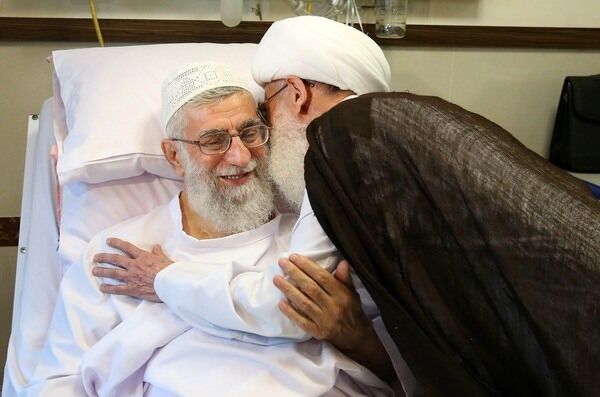 آیت الله نوری همدانی: دنیا از عظمت حضور مردم در مراسم وداع با رهبر شهید متحیر شد