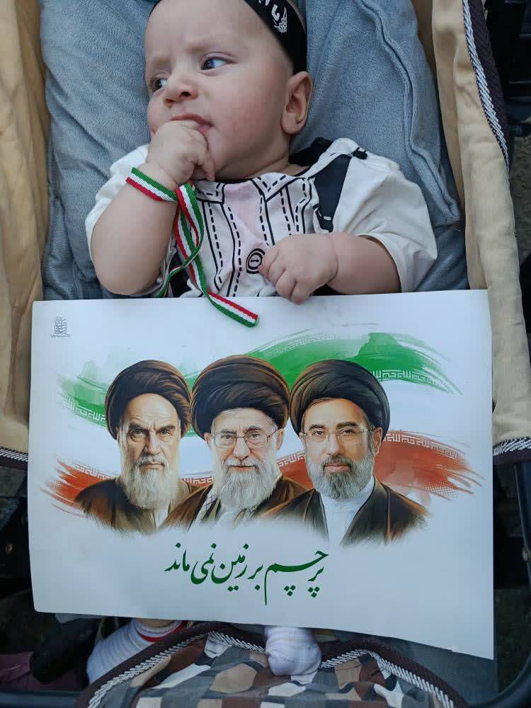 وقتی شهر به احترام وداع ایستاده است؛ روایت میدانی از تشییع رهبر شهید