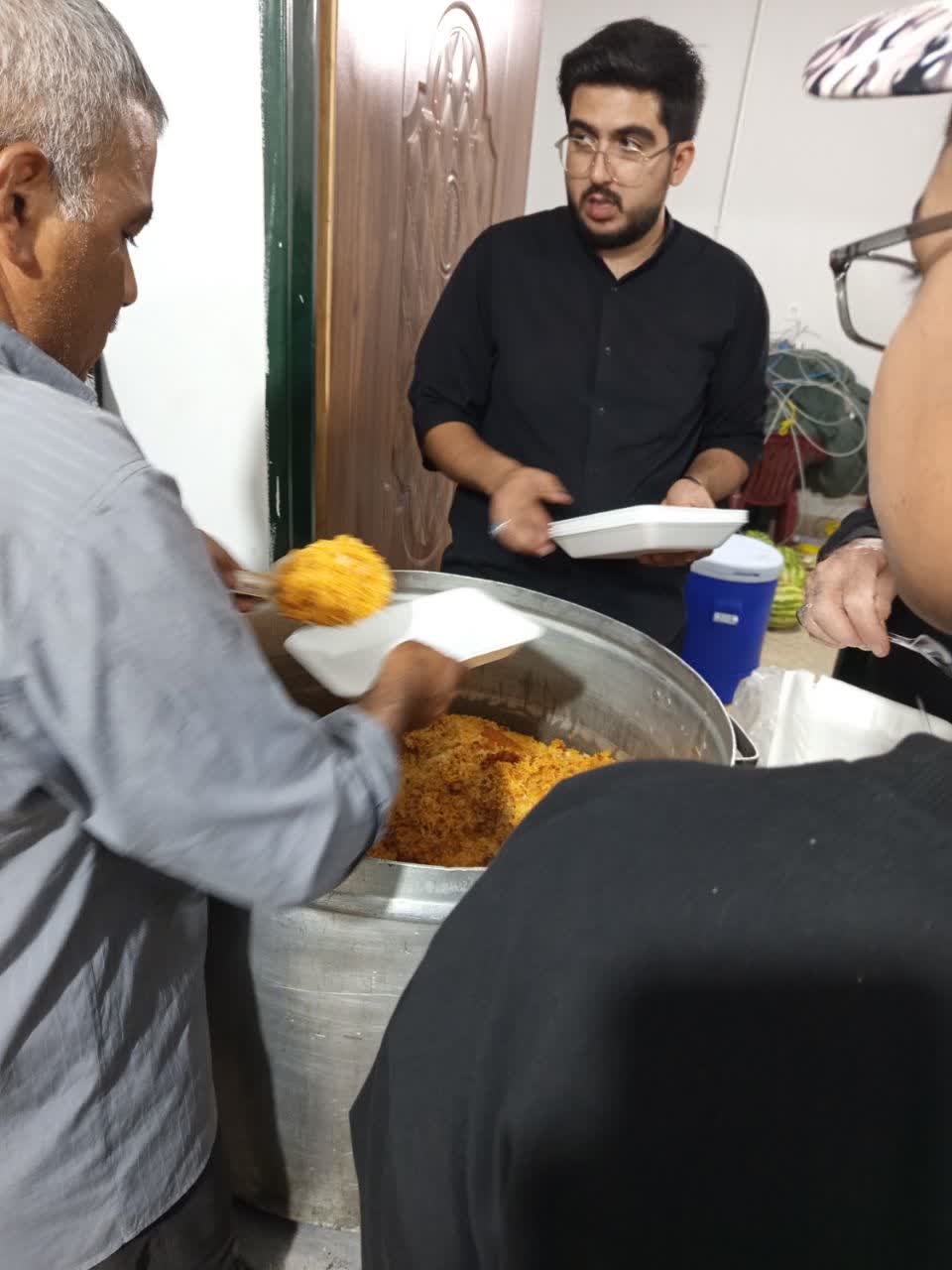 برافراشتن پرچمِ میثاق در قلبِ همدان؛ برپایی غرفه فرهنگی ستاد کانون‌های مساجد استان در سوگ رهبر شهید