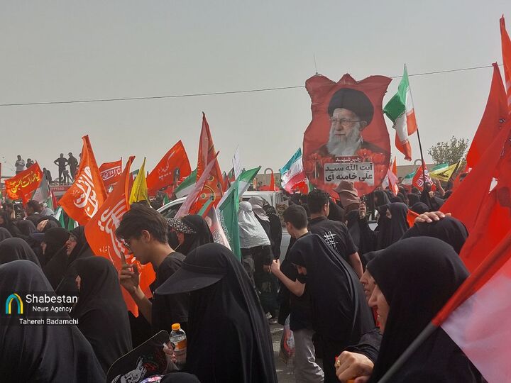 نوحه‌سرایی و حماسی‌خوانی بدرقه‌کنندگان رهبر شهید در قم