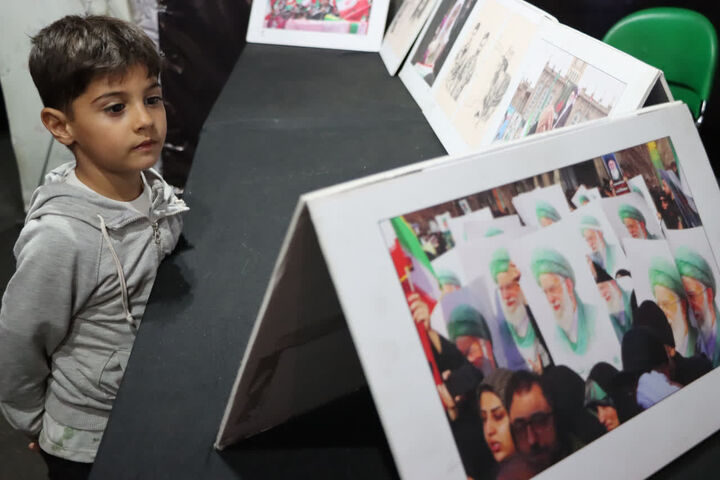 نمایشگاه عکس «قائد شهید» در تبریز برپا شد