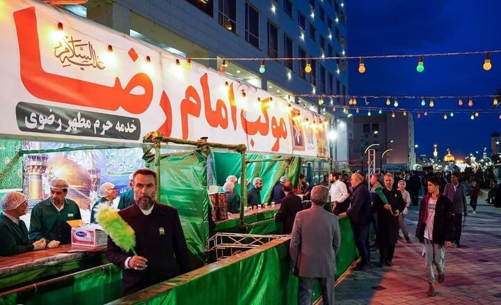 پشتیبانی مواکب مرکزی رضوی از ۲۰۰ موکب خدمت‌رسان در مسیر تشییع رهبر شهید