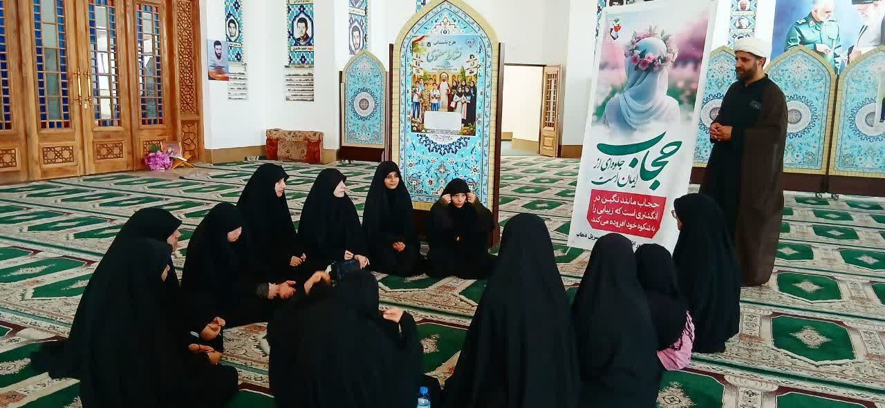 «نشاط معنوی» در جوار آستان احمد بن اسحاق(ره)؛ فرصتی برای تربیت، مهارتآموزی و غنیسازی اوقات فراغت دانشآموزان