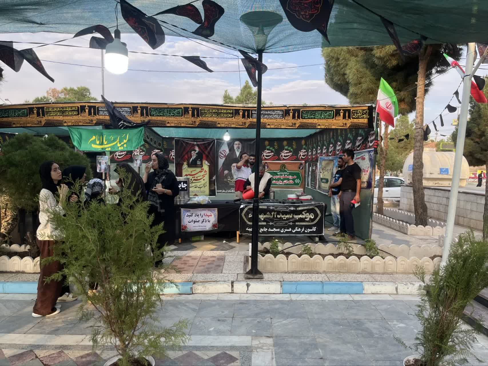 در مسیر عشق و عزاداری؛ موکب «سیدالشهدا» بیارجمند در خدمت عزاداران رهبر شهید