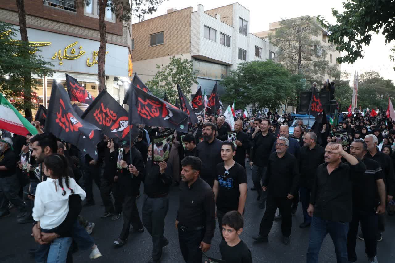 طنین «سوگ و حماسه» در سمنان؛ دسته عزاداری «قاید شهید امت» به مقصد خیابان آستانه برگزار شد