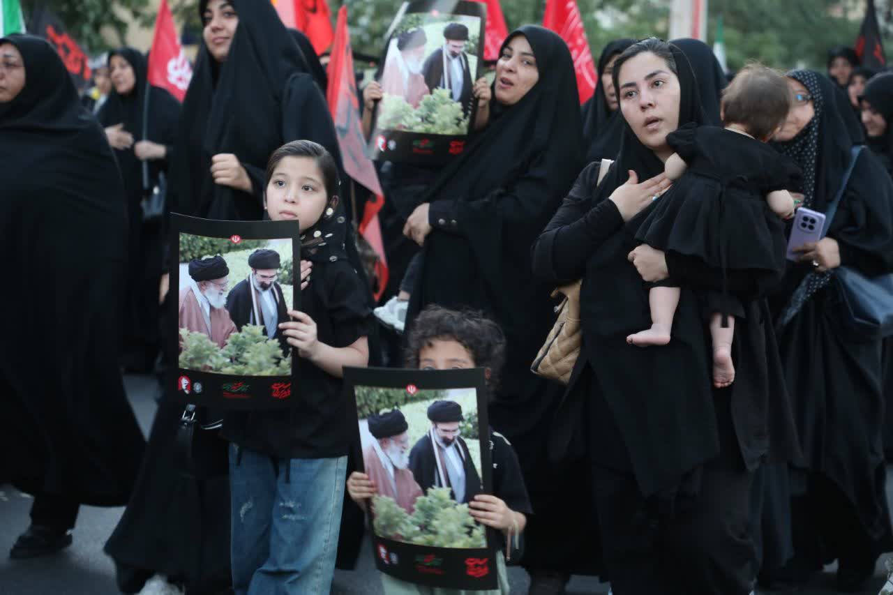 طنین «سوگ و حماسه» در سمنان؛ دسته عزاداری «قاید شهید امت» به مقصد خیابان آستانه برگزار شد