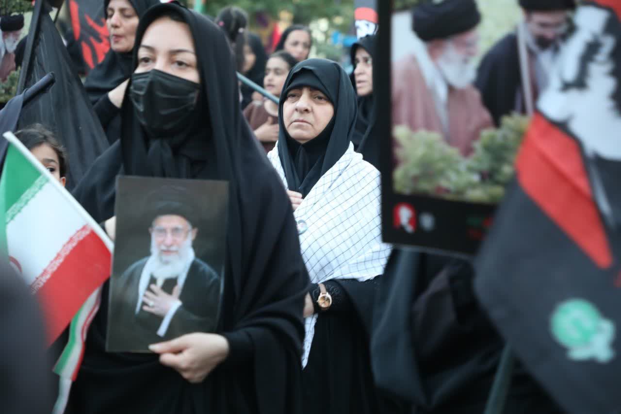 طنین «سوگ و حماسه» در سمنان؛ دسته عزاداری «قاید شهید امت» به مقصد خیابان آستانه برگزار شد