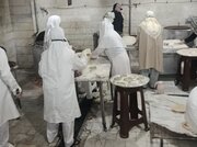 عطر نان داغ در مسیر وداع؛ خدمت شبانه‌روزی جهادگران ارسک به زائران رهبر شهید