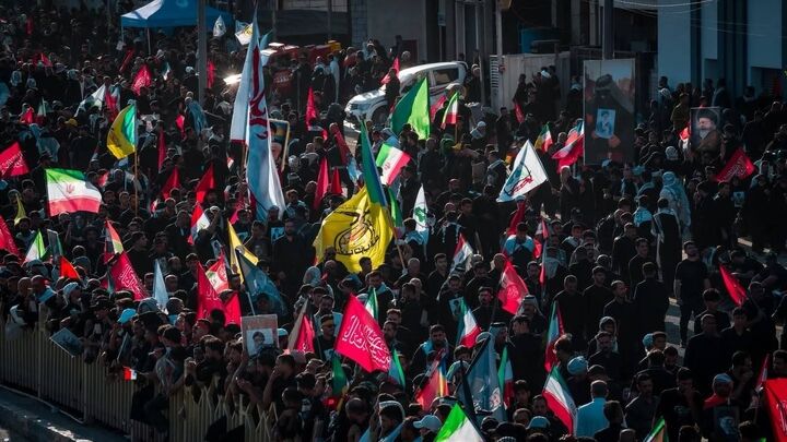 گزارش اولیه حشدالشعبی: بیش از دو میلیون نفر در تشییع مردمی رهبر شهید ایران در نجف شرکت کردند
