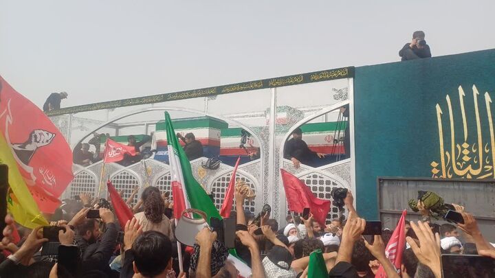 از مداحی در مقابل پیکر رهبر شهید تا اشک‌های بیدریغ اعضای کانون گلمحمدی در گرمای سوزان قم