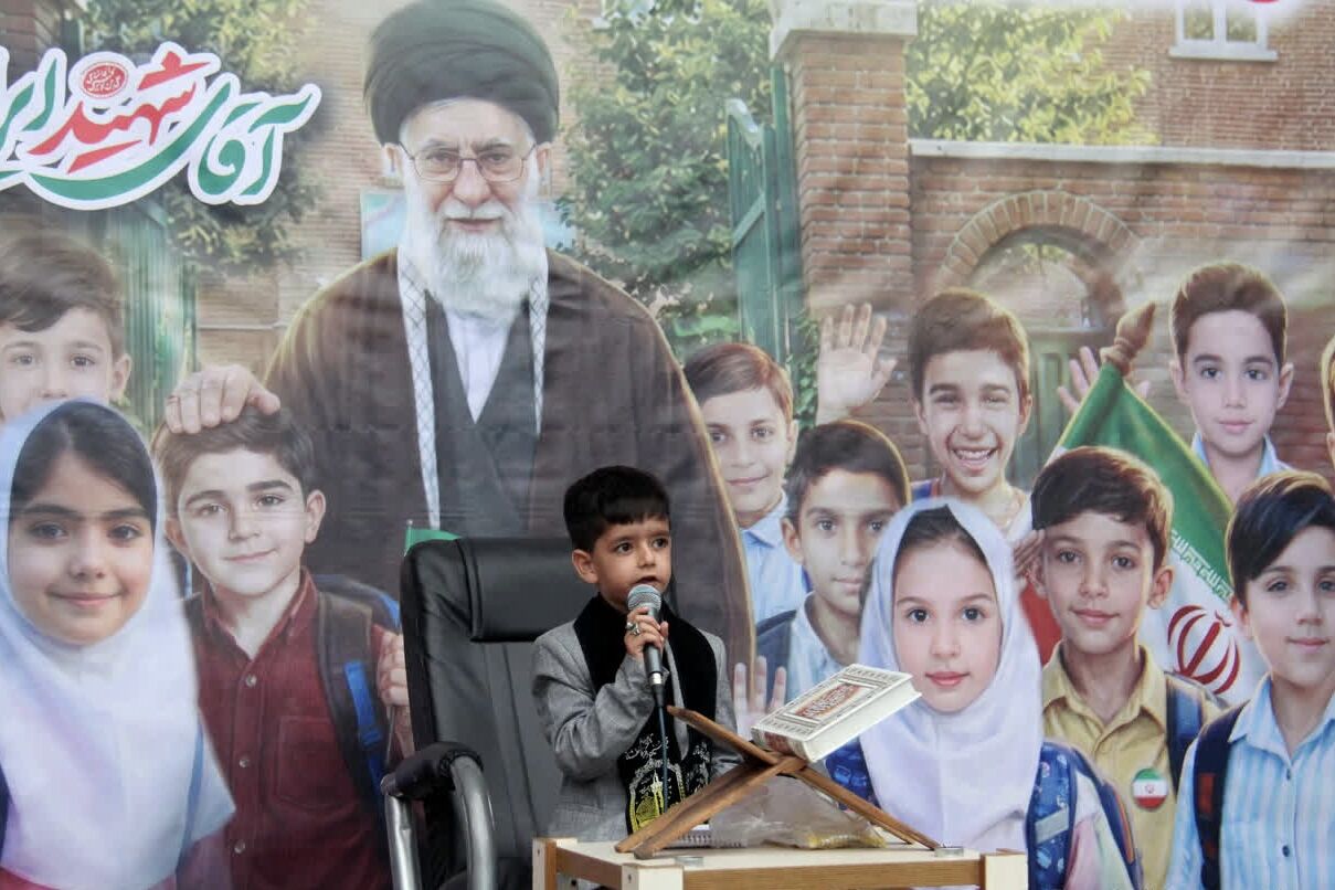 کودکان گلستانی در سوگ «رهبر شهید» اشک ریختند&nbsp;