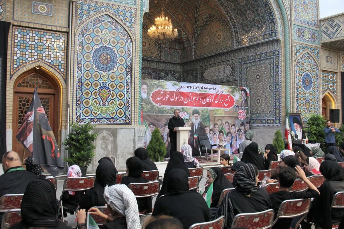 کودکان گلستانی در سوگ «رهبر شهید» اشک ریختند