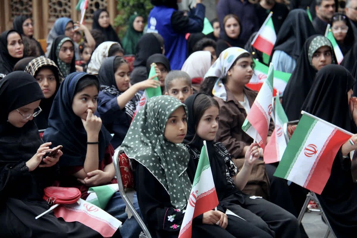 کودکان گلستانی در سوگ «رهبر شهید» اشک ریختند&nbsp;