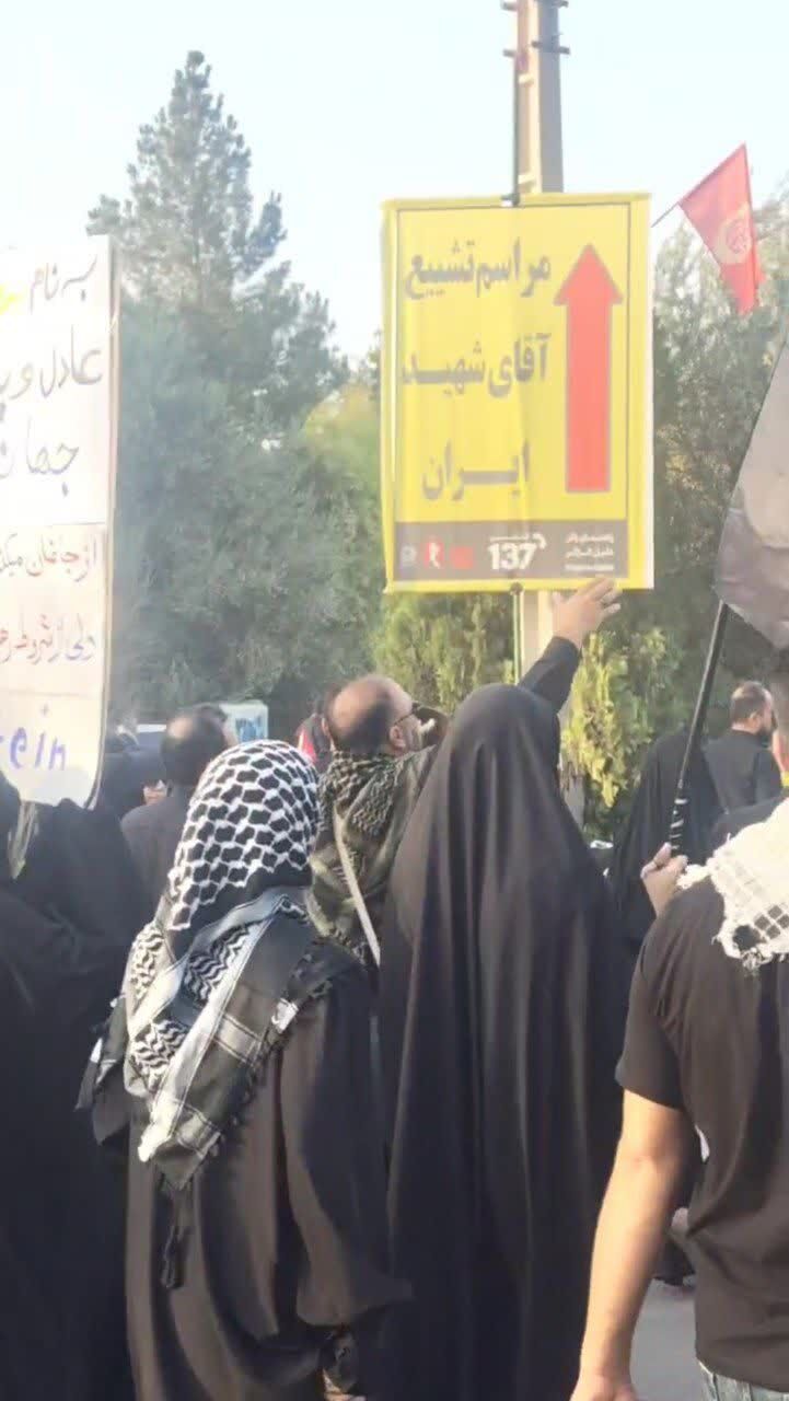 از مداحی در مقابل پیکر رهبر شهید تا اشک‌های بیدریغ اعضای کانون گلمحمدی در گرمای سوزان قم