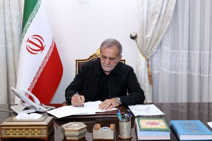 قدردانی دکتر پزشکیان از حضور رهبر ملی ترکمنستان در مراسم وداع با رهبر شهید انقلاب