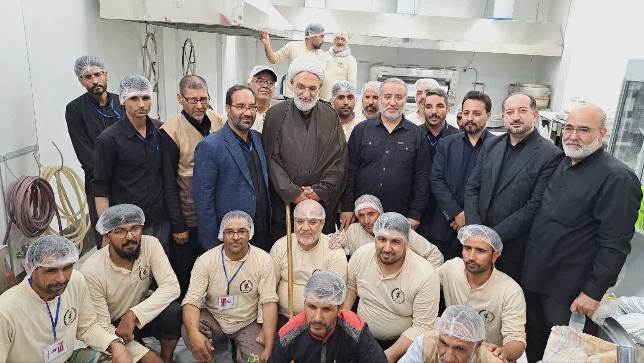 همدلی شیعه و سنی در موکب شهدای درمیان؛ جلوه‌ای از وحدت در خدمت به زائران رهبر شهید