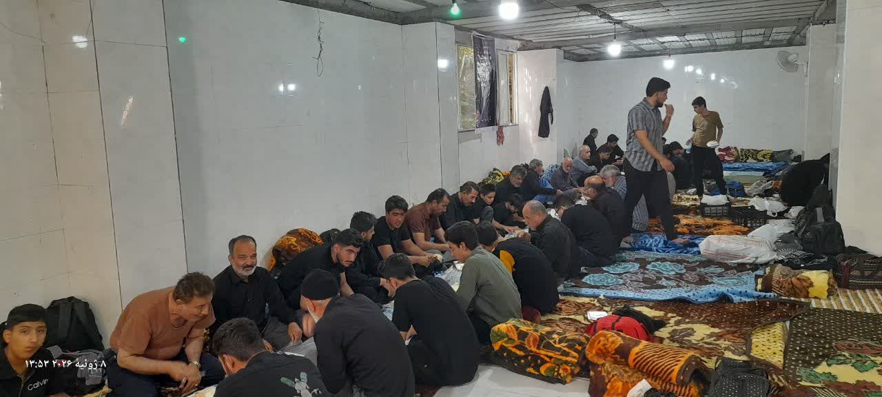 اعزام ۲۰۰ عاشق «رهبر شهید» از آران و بیدگل به مشهد؛ خدمترسانی گروه جهادی حضرت محمد هلال بن علی(ع) به زائران مراسم تشییع